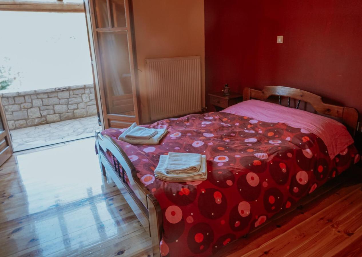 Mezonetes Helmos Leilighet Ano Lousoi Eksteriør bilde
